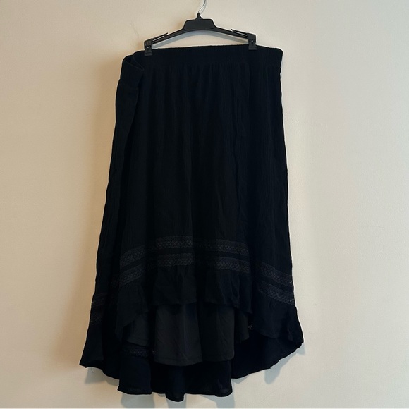 Torrid Black Maxi Crinkle Gauze Hi-Low Skirt Sz 3 - Picture 9 of 12
